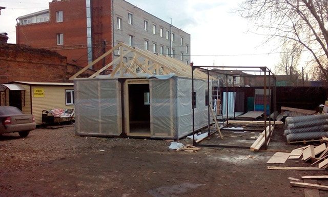 Конструкция из 2х модульных блоков и стропил